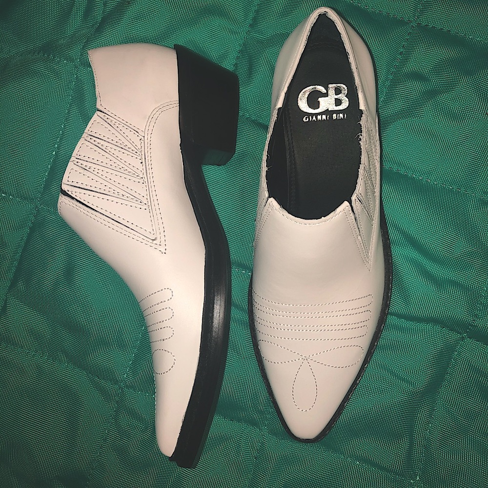 White Gianni Bini boots NWT